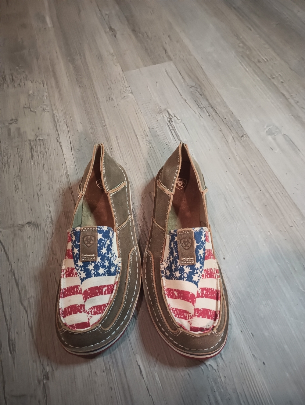 Ariat - Picture 2 of 11